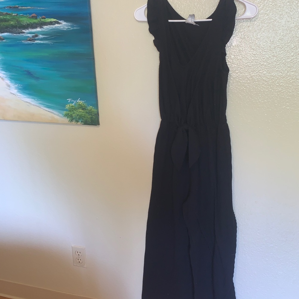 Black ribbed jumpsuit tie in front